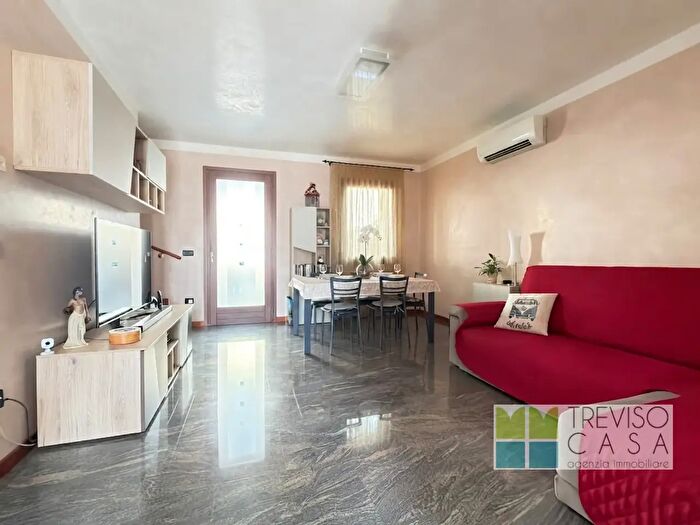 Casa con 5 locali in vendita in Via Dante Alighieri, Giavera Del Montello