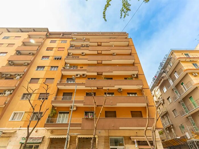 Appartamento con 5 locali in vendita in Viale Antonio Salandra, Bari