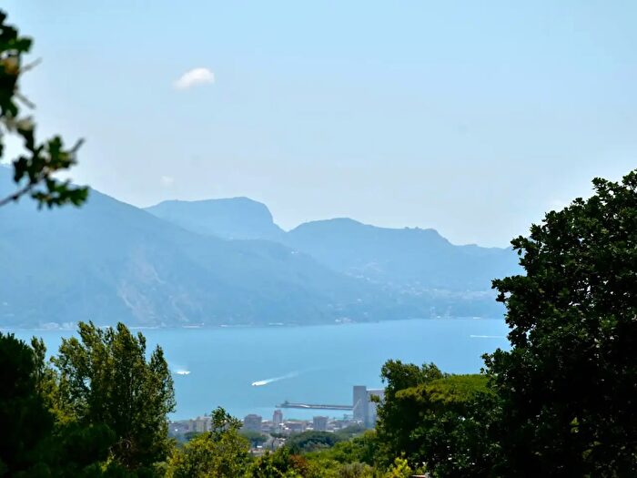 Casa con 7 locali in vendita in Via Fruscio, Boscotrecase