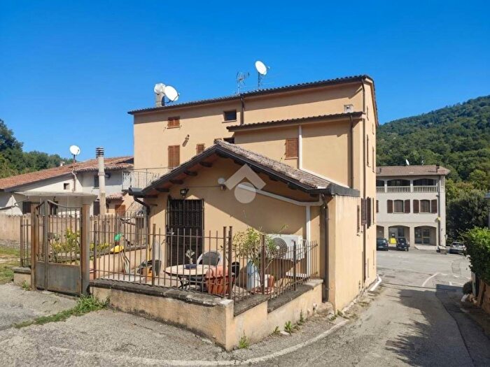 Casa quadrilocale in vendita in Via nazario sauro, Centro, Valtopina