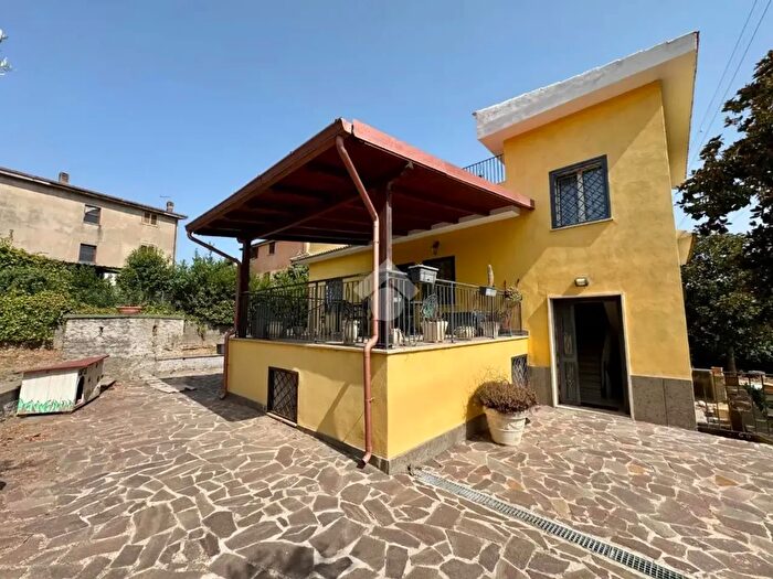 Casa quadrilocale in vendita in Via Carife, Roma