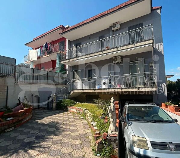 Casa con 5 locali in vendita in Contrada Sartania a Pianura, Napoli