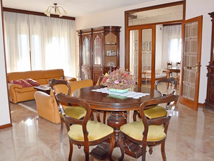 Casa con 5 locali in vendita in Vis Rizzi, Nove