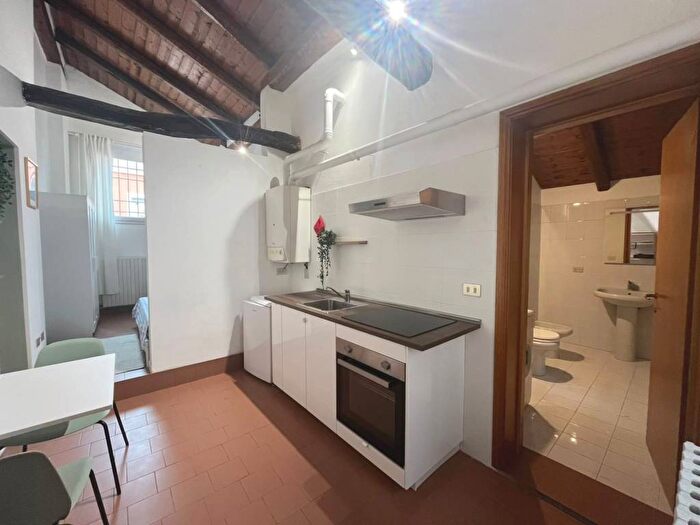 Appartamento monolocale in affitto in Via Castiglione, Santo Stefano, Bologna