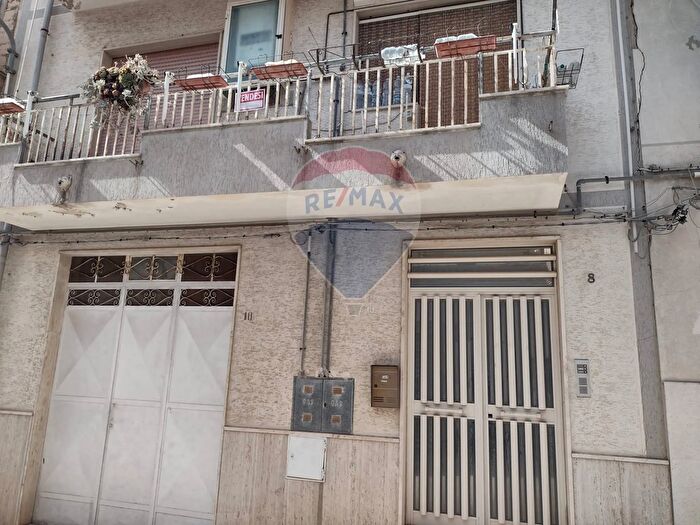 Casa con 8 locali in vendita in Via Alessandro Manzoni, Mirabella Imbaccari