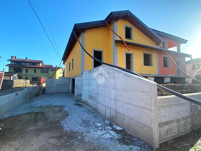 Casa con 5 locali in vendita in Via Capitini, Sale