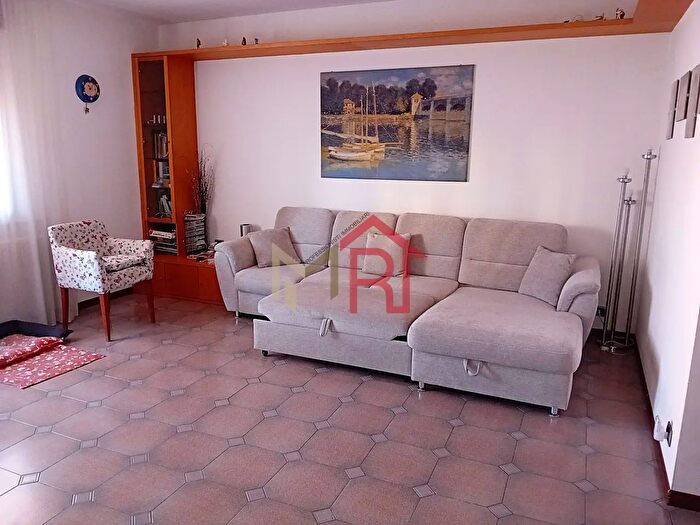 Appartamento con 5 locali in vendita in Via Leopardi, San Vendemiano