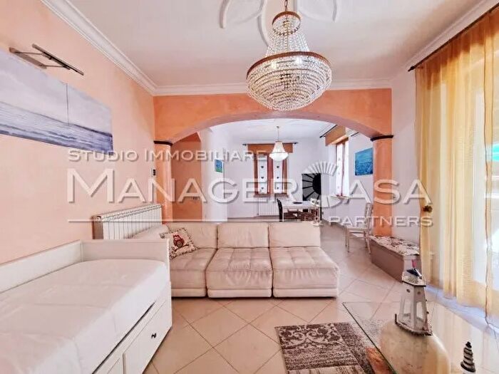 Appartamento trilocale in affitto in Rapallo