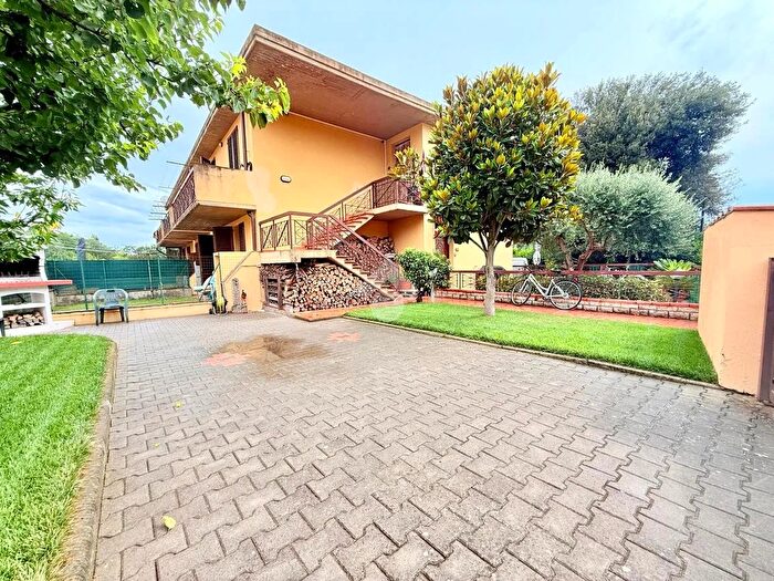 Appartamento trilocale in vendita in Via Aretina, Figline e Incisa Valdarno