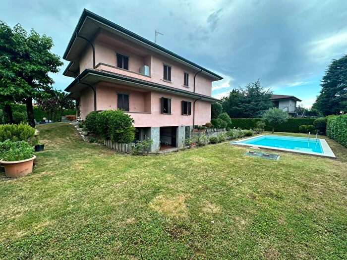 Casa con 8 locali in vendita in Via Torrazze, Brusaporto