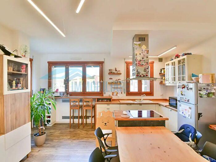 Appartamento bilocale in vendita in Via Padania, Biassono