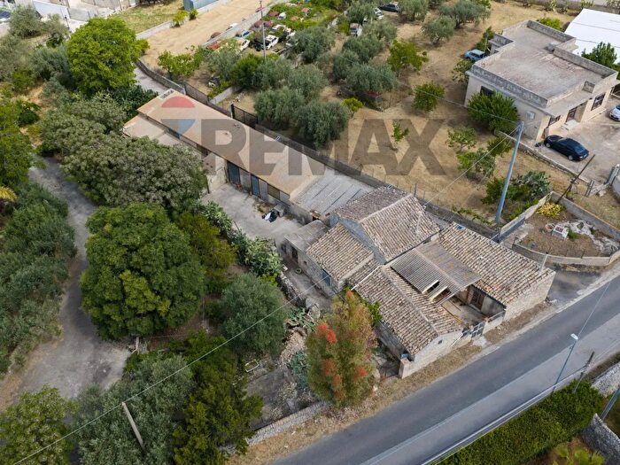 Casa con 6 locali in vendita in Via Orazio Giorgio Pluchino, Modica
