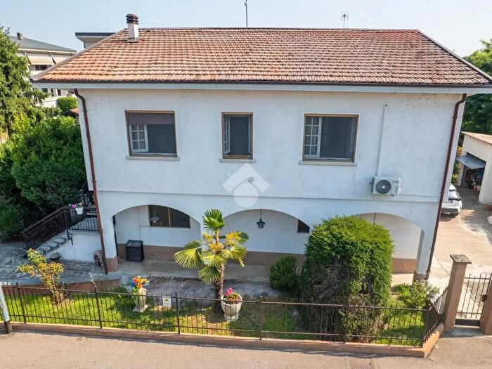 Casa quadrilocale in vendita in Via Sant'Antonio, Bereguardo