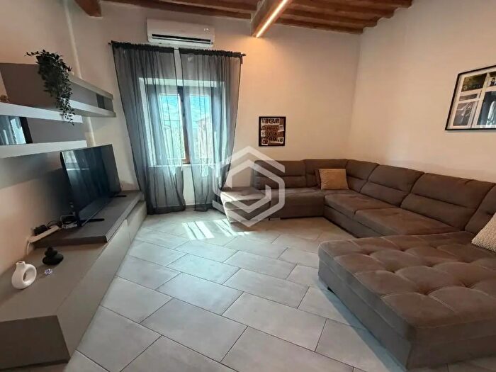 Appartamento con 5 locali in affitto in Cascina