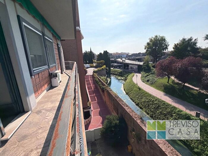 Appartamento quadrilocale in vendita in Largo Altinia, Stazione, Treviso