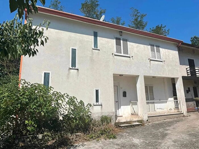 Casa quadrilocale in vendita in Via CasilinaVilla Santa Lucia, Villa Santa Lucia