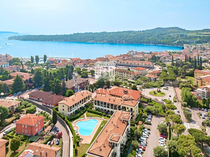 Appartamento trilocale in vendita in Via Zane, Salo