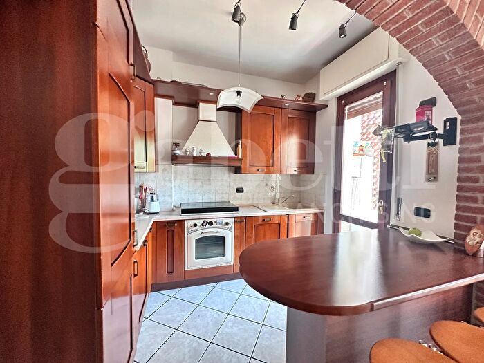 Appartamento trilocale in vendita in Via Volta, Barni