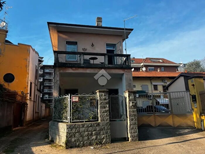 Appartamento quadrilocale in vendita in Via Rovereto, Busto Arsizio