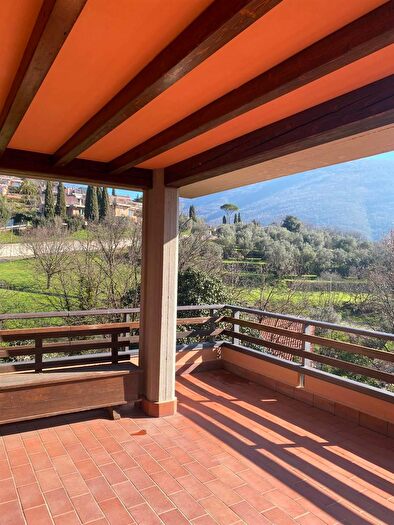 Casa con 6 locali in vendita in Prato