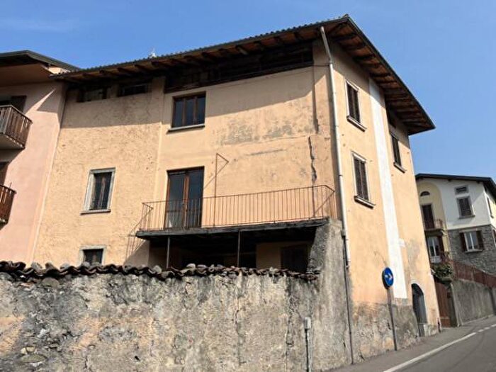 Casa con 6 locali in vendita in Via Giuseppe Mazzini, Clusone