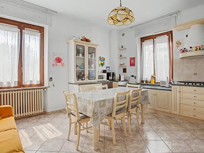 Casa con 8 locali in vendita in Via Campagna, Induno Olona