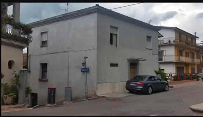 Casa con 6 locali in vendita in Via Acquareggente, Paterno