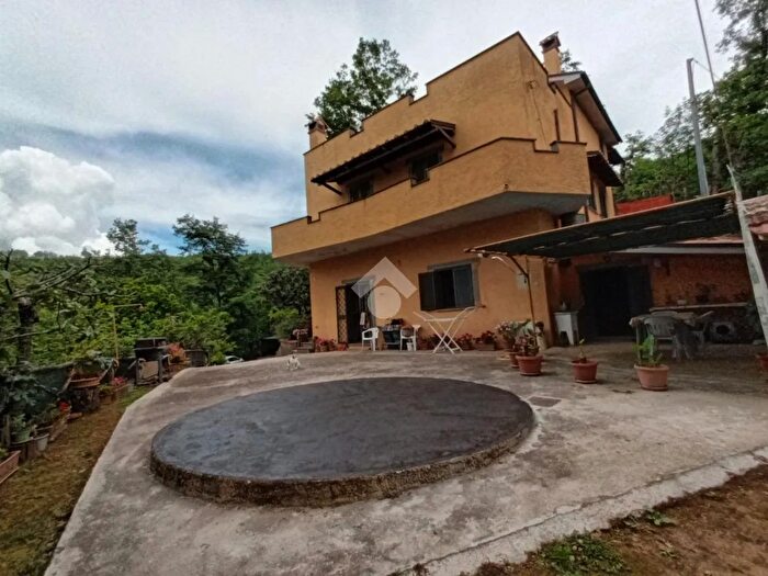 Casa con 7 locali in vendita in Località Castellone, San Vito Romano