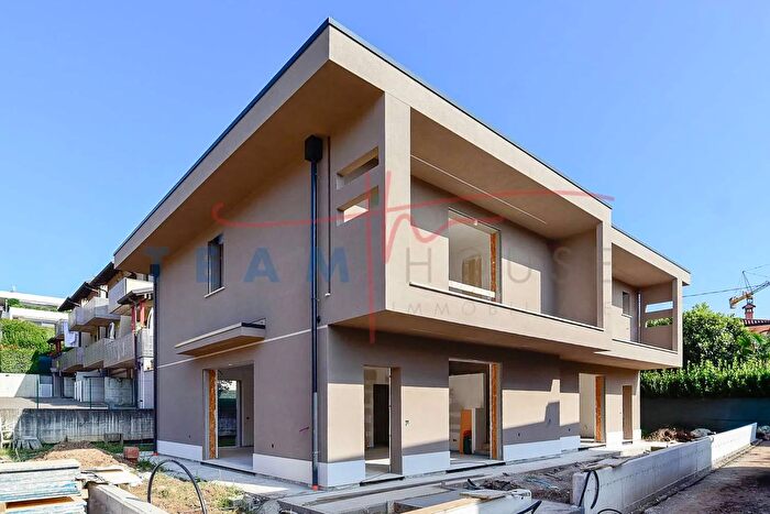 Casa quadrilocale in vendita in Via Biennio, Lurago DErba