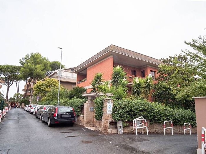 Appartamento trilocale in affitto in Via Domenico Berti, Monte Mario Trionfale, Roma