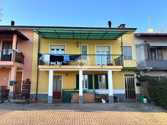 Casa con 7 locali in vendita in Frazione Barcara, Refrancore