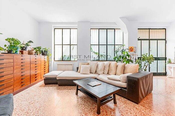 Appartamento quadrilocale in vendita in Via Carta, Milano