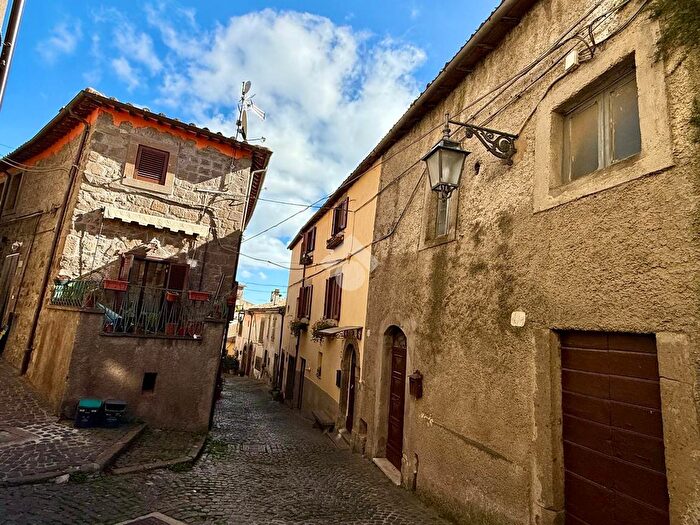 Casa trilocale in vendita in Via Porticella, Montefiascone