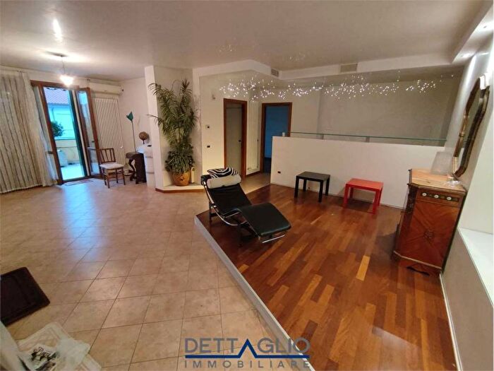 Appartamento quadrilocale in affitto in Via Cavin di Sala, Centro, Santa Maria di Sala