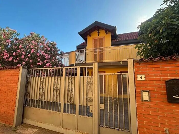 Casa trilocale in vendita in Via Perosi, Corbetta