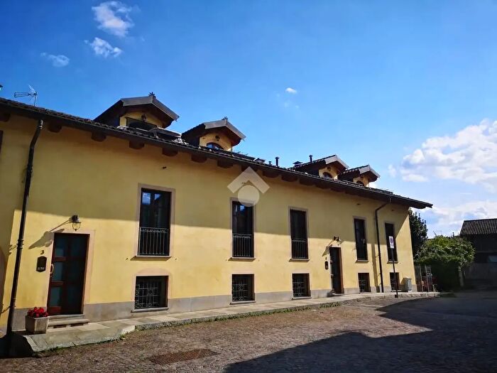 Appartamento trilocale in affitto in Piazza del Popolo, Rosta