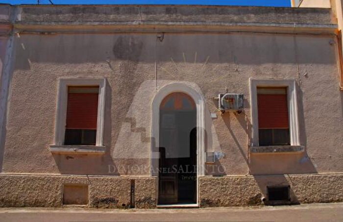 Casa con 5 locali in vendita in Via Alfredo Oriani, PresicceAcquarica