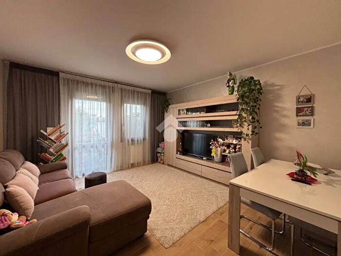 Appartamento quadrilocale in vendita in Via Giuseppe Guerzoni, Cadoneghe