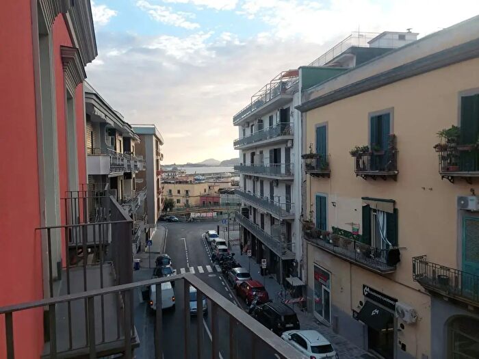 Appartamento trilocale in affitto in Via Pergolesi, Pozzuoli