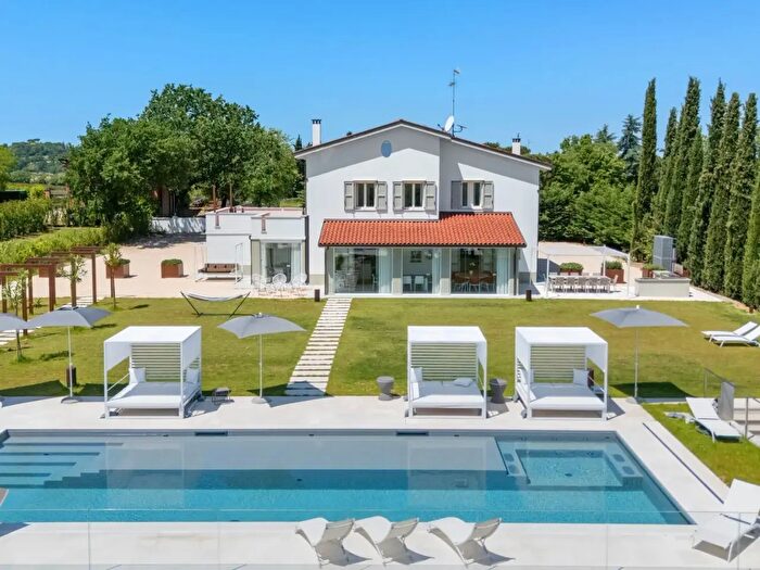 Casa con 7 locali in vendita in Via Bergullo C, Imola