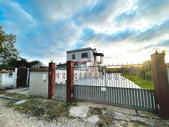 Appartamento trilocale in vendita in Via Ombrone, Aprilia