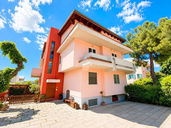 Casa con 6 locali in vendita in Traversa Sechini, Giulianova