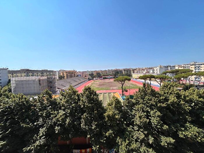 Appartamento trilocale in affitto in Via Gioacchino Rossini, Vomero, Napoli