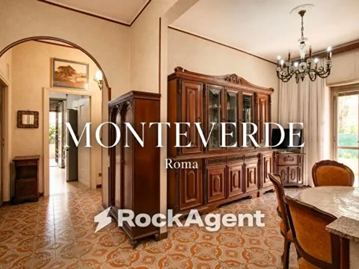 Appartamento quadrilocale in vendita in Via Pietro d'Assisi, Roma