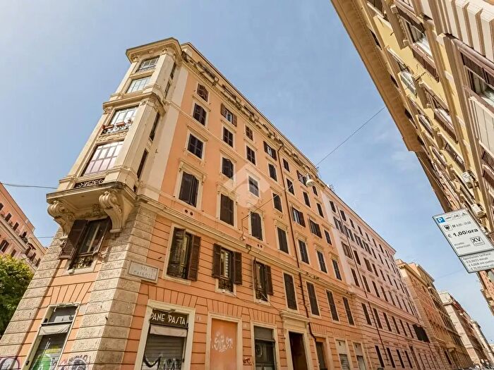 Appartamento quadrilocale in vendita in Via Cairoli, Roma