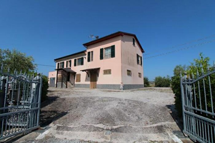 Casa con 6 locali in vendita in Riviera di Ponente, Ostra