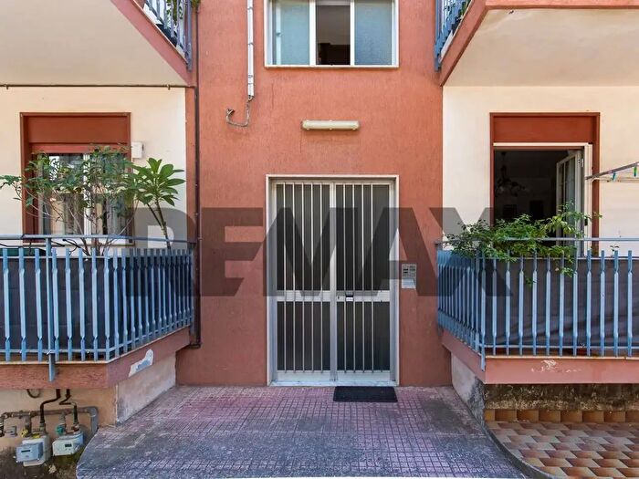 Appartamento con 5 locali in vendita in Via Guglielmo Oberdan, Fiumefreddo Di Sicilia
