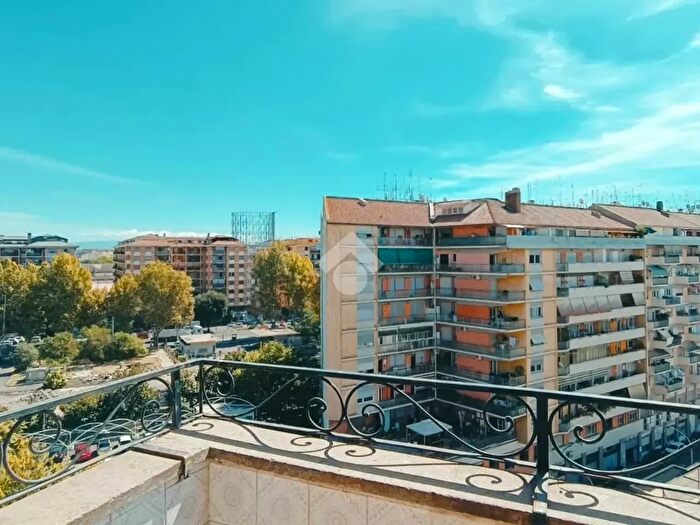 Appartamento trilocale in vendita in Via Antonio Pacinotti, Roma