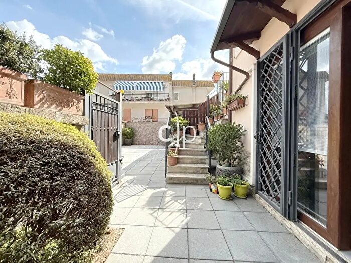 Casa quadrilocale in vendita in Via Solarussa, Fiumicino