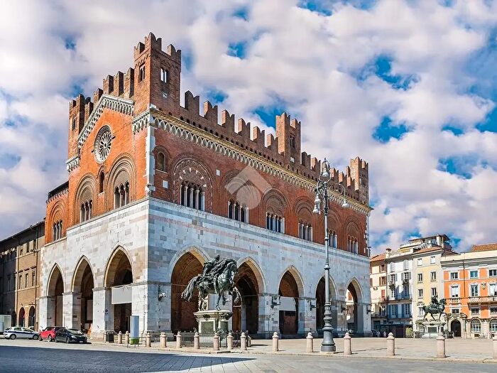 Appartamento bilocale in vendita in Viale Dante Alighieri, Piacenza
